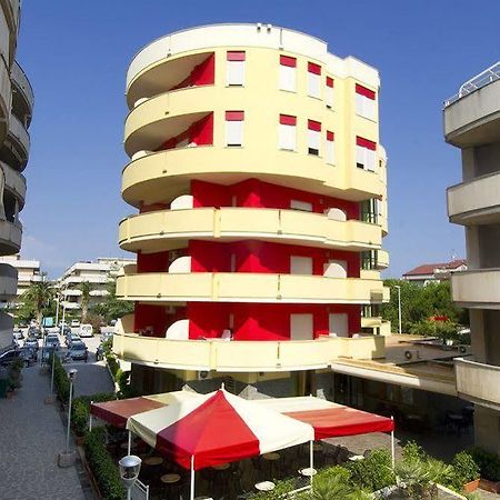Hotel Esperia Alba Adriatica Exterior foto