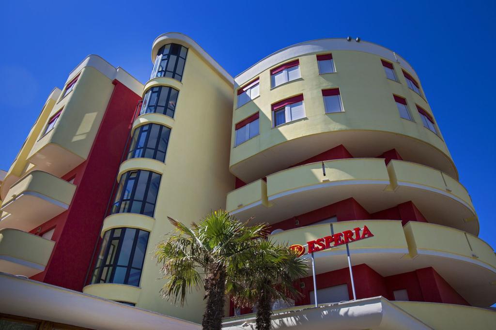 Hotel Esperia Alba Adriatica Exterior foto