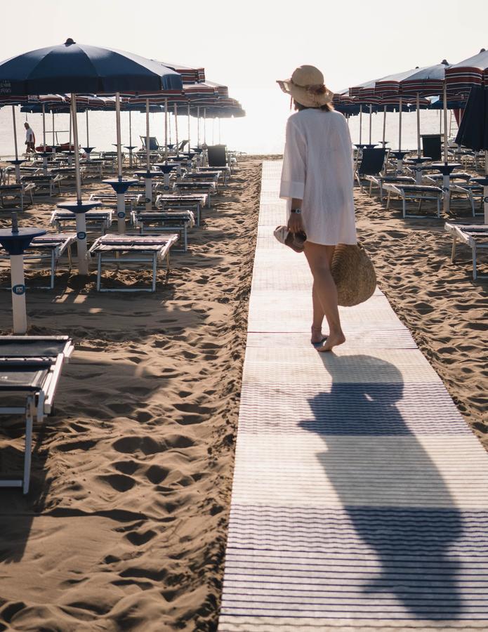 Hotel Esperia Alba Adriatica Exterior foto