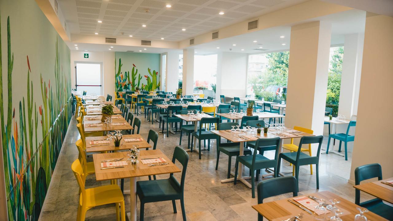 Hotel Esperia Alba Adriatica Exterior foto